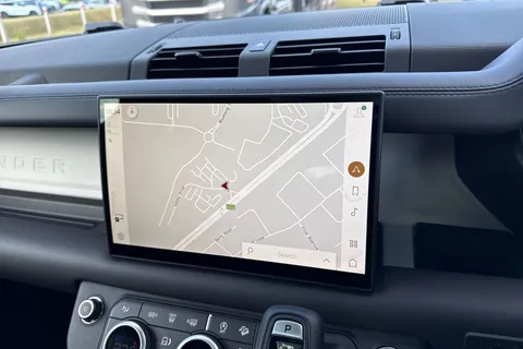 Land Rover Defender 110 3.0 D250 MHEV X-Dynamic SE Auto 4WD Euro 6 (s/s) 5dr Thumbnail #14