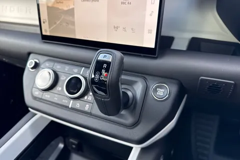 Land Rover Defender 110 3.0 D250 MHEV X-Dynamic SE Auto 4WD Euro 6 (s/s) 5dr Thumbnail #16