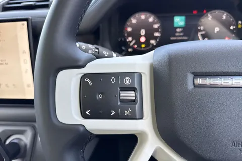 Land Rover Defender 110 3.0 D250 MHEV X-Dynamic SE Auto 4WD Euro 6 (s/s) 5dr Thumbnail #17