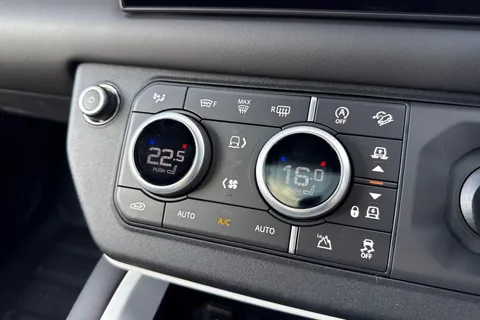 Land Rover Defender 110 3.0 D250 MHEV X-Dynamic SE Auto 4WD Euro 6 (s/s) 5dr Thumbnail #19