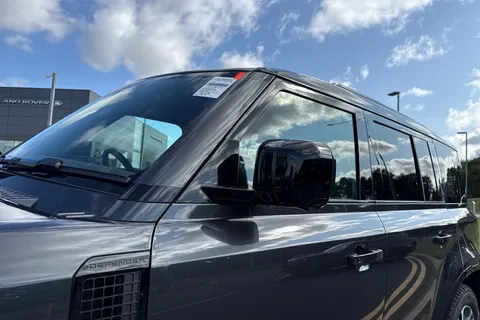 Land Rover Defender 110 3.0 D250 MHEV X-Dynamic SE Auto 4WD Euro 6 (s/s) 5dr Thumbnail #22