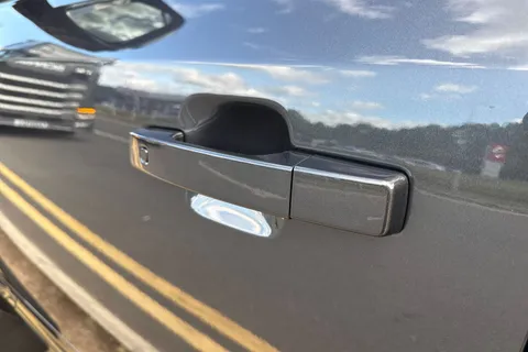 Land Rover Defender 110 3.0 D250 MHEV X-Dynamic SE Auto 4WD Euro 6 (s/s) 5dr Thumbnail #24