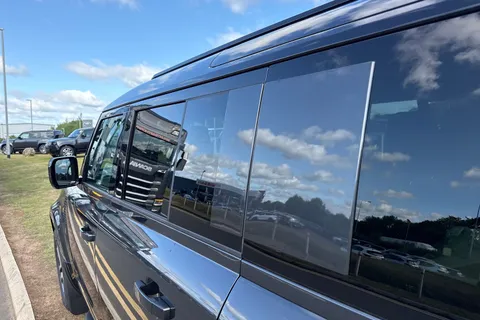 Land Rover Defender 110 3.0 D250 MHEV X-Dynamic SE Auto 4WD Euro 6 (s/s) 5dr Thumbnail #25