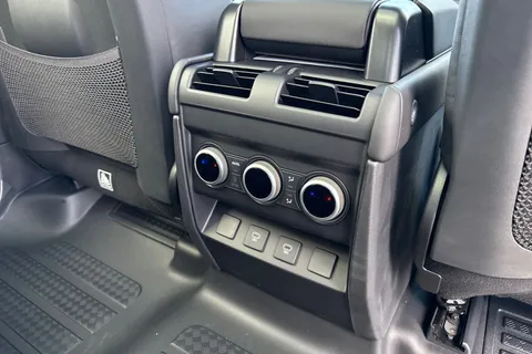 Land Rover Defender 110 3.0 D250 MHEV X-Dynamic SE Auto 4WD Euro 6 (s/s) 5dr Thumbnail #26