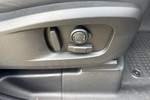 Land Rover Defender 110 3.0 D250 MHEV X-Dynamic SE Auto 4WD Euro 6 (s/s) 5dr Thumbnail #28