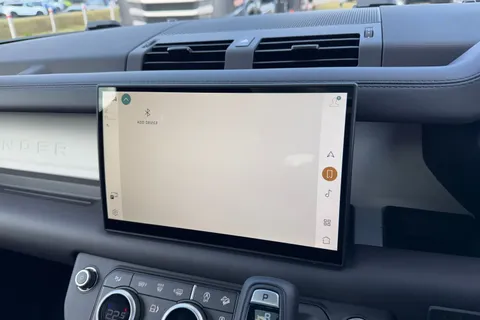 Land Rover Defender 110 3.0 D250 MHEV X-Dynamic SE Auto 4WD Euro 6 (s/s) 5dr Thumbnail #30