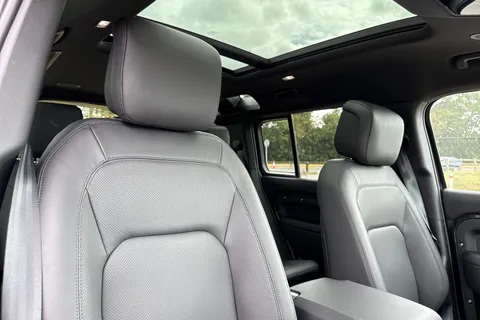  Land Rover Defender 110 3.0 D250 MHEV X-Dynamic HSE Auto 4WD Euro 6 (s/s) 5dr Thumbnail #11