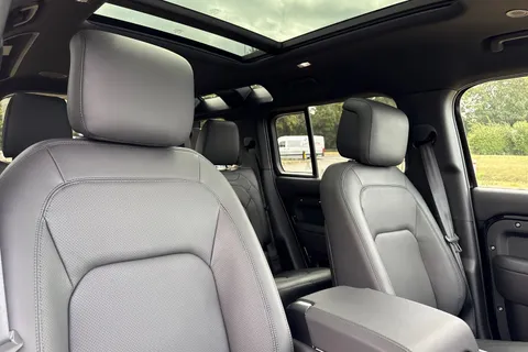  Land Rover Defender 110 3.0 D250 MHEV X-Dynamic HSE Auto 4WD Euro 6 (s/s) 5dr Thumbnail #11