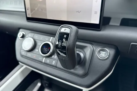  Land Rover Defender 110 3.0 D250 MHEV X-Dynamic HSE Auto 4WD Euro 6 (s/s) 5dr Thumbnail #17