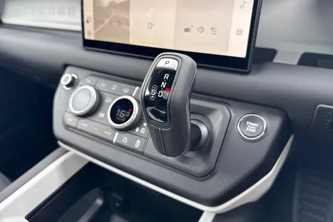  Land Rover Defender 110 3.0 D250 MHEV X-Dynamic SE Auto 4WD Euro 6 (s/s) 5dr Thumbnail #17