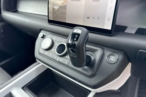  Land Rover Defender 110 3.0 D250 MHEV X-Dynamic HSE Auto 4WD Euro 6 (s/s) 5dr Thumbnail #17