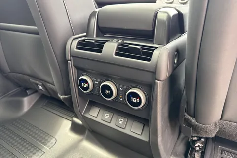  Land Rover Defender 110 3.0 D250 MHEV X-Dynamic SE Auto 4WD Euro 6 (s/s) 5dr Thumbnail #28