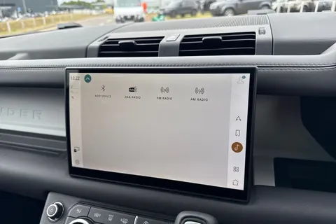  Land Rover Defender 110 3.0 D250 MHEV X-Dynamic HSE Auto 4WD Euro 6 (s/s) 5dr Thumbnail #31