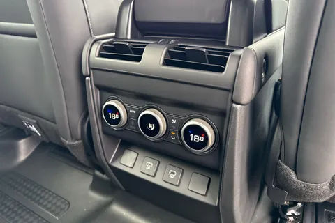  Land Rover Defender 110 3.0 D250 MHEV X-Dynamic SE Auto 4WD Euro 6 (s/s) 5dr Thumbnail #28