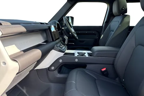 Land Rover Defender 110 3.0 D250 MHEV X-Dynamic SE Auto 4WD Euro 6 (s/s) 5dr Thumbnail #4