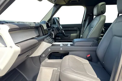 Land Rover Defender 110 3.0 D250 MHEV X-Dynamic SE Auto 4WD Euro 6 (s/s) 5dr Thumbnail #4