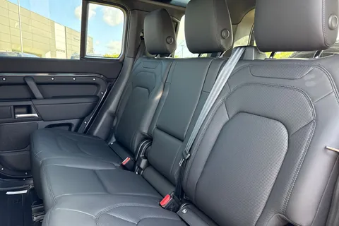 Land Rover Defender 110 3.0 D250 MHEV X-Dynamic SE Auto 4WD Euro 6 (s/s) 5dr Thumbnail #14