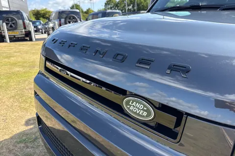 Land Rover Defender 110 3.0 D250 MHEV X-Dynamic SE Auto 4WD Euro 6 (s/s) 5dr Thumbnail #22