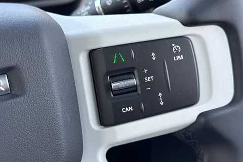 Land Rover Defender 110 3.0 D250 MHEV X-Dynamic SE Auto 4WD Euro 6 (s/s) 5dr Thumbnail #19