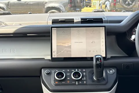 Land Rover Defender 110 3.0 D250 MHEV X-Dynamic SE Auto 4WD Euro 6 (s/s) 5dr Thumbnail #21