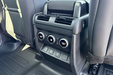 Land Rover Defender 110 3.0 D250 MHEV X-Dynamic SE Auto 4WD Euro 6 (s/s) 5dr Thumbnail #27