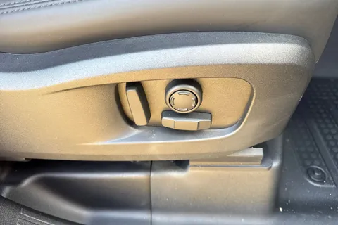 Land Rover Defender 110 3.0 D250 MHEV X-Dynamic SE Auto 4WD Euro 6 (s/s) 5dr Thumbnail #29