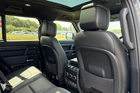 Land Rover Defender 110 3.0 D250 MHEV X-Dynamic SE Auto 4WD Euro 6 (s/s) 5dr Thumbnail #28