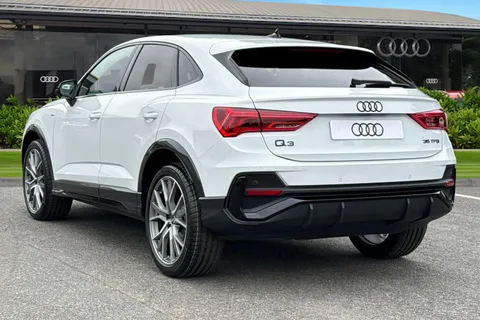 Audi Q3 1.5 TFSI CoD 35 Black Edition Sportback Euro 6 (s/s) 5dr Thumbnail #3