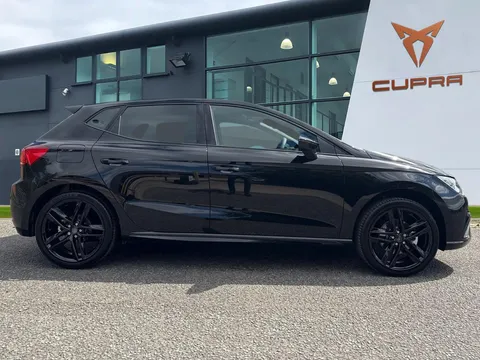 SEAT Ibiza 1.0 TSI FR Black Edition Euro 6 (s/s) 5dr Thumbnail #4