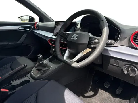 SEAT Ibiza 1.0 TSI FR Black Edition Euro 6 (s/s) 5dr Thumbnail #8