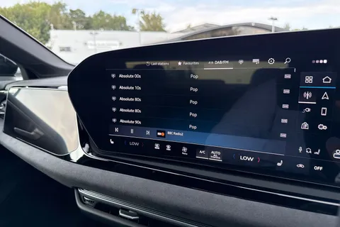  Audi A6 Saloon 2.0 e-hybrid 25.9kWh Launch Edition S Tronic quattro Euro 6 (s/s) 4dr Thumbnail #35