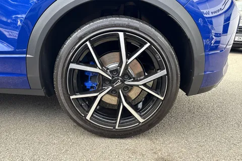 DE25VKJ Volkswagen T-Roc 2.0 TSI 300 4MOTION R Black Edition 5dr DSG Thumbnail #11