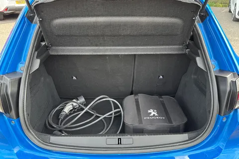 FE71NLR PEUGEOT e-208 50kWh GT Premium Auto 5dr Thumbnail #7