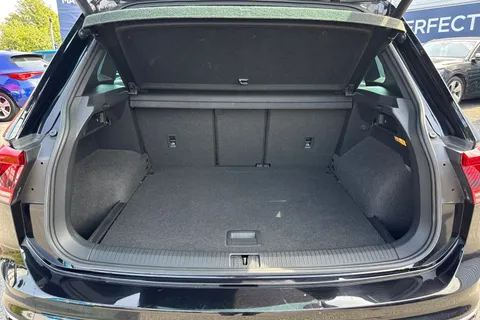 WF20HZY Volkswagen Tiguan 2.0 TDI R-Line Tech Euro 6 (s/s) 5dr Thumbnail #7