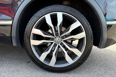 WF20HZY Volkswagen Tiguan 2.0 TDI R-Line Tech Euro 6 (s/s) 5dr Thumbnail #10