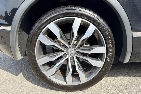 WF20HZY Volkswagen Tiguan 2.0 TDI R-Line Tech Euro 6 (s/s) 5dr Thumbnail #11