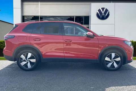 WN74HKT Volkswagen Tiguan 2.0 TDI Match 5dr DSG **VAT QUALIFYING** Thumbnail #4