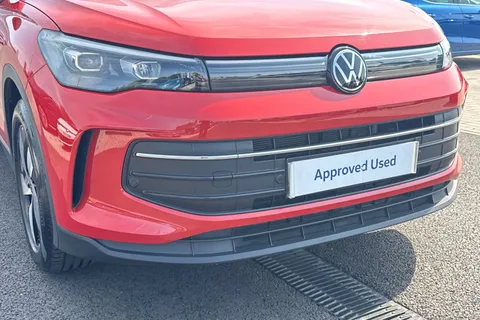 WN74HKT Volkswagen Tiguan 2.0 TDI Match 5dr DSG **VAT QUALIFYING** Thumbnail #9
