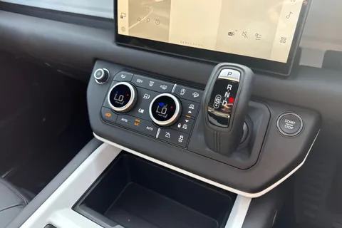  Land Rover Defender 110 3.0 D250 MHEV X-Dynamic HSE Auto 4WD Euro 6 (s/s) 5dr Thumbnail #17