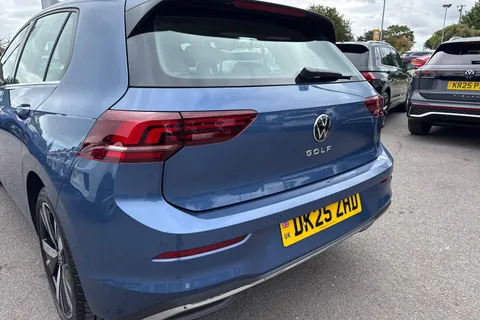 DK25ZHD Volkswagen Golf 1.5 TSI 150 Style 5dr ⭐18' Catania alloy, Winter package⭐ Thumbnail #8