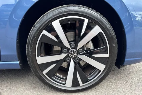 DK25ZHD Volkswagen Golf 1.5 TSI 150 Style 5dr ⭐18' Catania alloy, Winter package⭐ Thumbnail #10