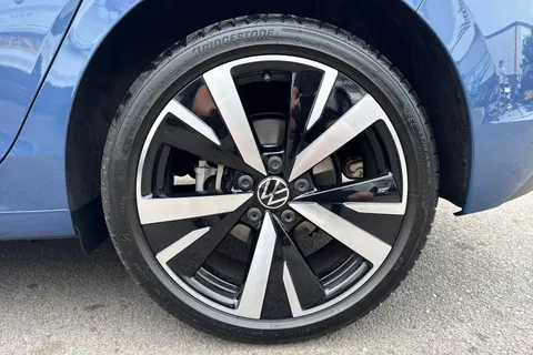 DK25ZHD Volkswagen Golf 1.5 TSI 150 Style 5dr ⭐18' Catania alloy, Winter package⭐ Thumbnail #11