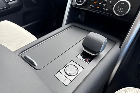 Land Rover Discovery 3.0 D350 MHEV Dynamic HSE Auto 4WD Euro 6 (s/s) 5dr Thumbnail #17