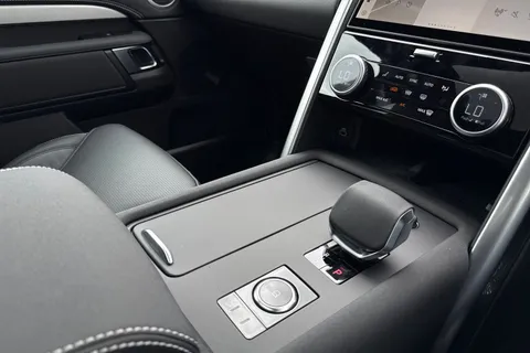 16 of 40 for LAND ROVER DISCOVERY 3.0 D350 Dynamic SE 5dr Auto