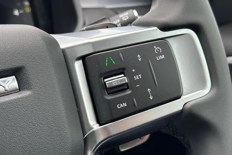 18 of 40 for LAND ROVER DISCOVERY 3.0 D350 Dynamic SE 5dr Auto