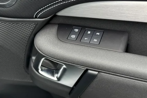 25 of 40 for LAND ROVER DISCOVERY 3.0 D350 Dynamic SE 5dr Auto