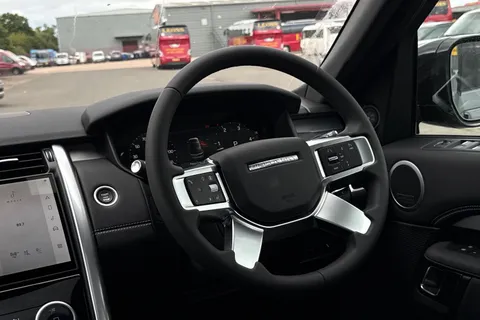 29 of 40 for LAND ROVER DISCOVERY 3.0 D350 Dynamic SE 5dr Auto