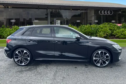  Audi A3 1.5 TFSI 35 Black Edition Sportback S Tronic Euro 6 (s/s) 5dr Thumbnail #4