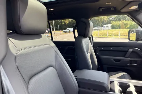  Land Rover Defender 110 3.0 D250 MHEV X-Dynamic HSE Auto 4WD Euro 6 (s/s) 5dr Thumbnail #11