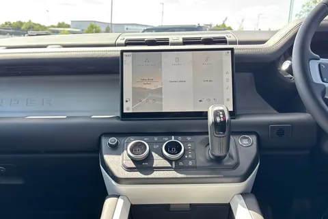  Land Rover Defender 110 3.0 D250 MHEV X-Dynamic HSE Auto 4WD Euro 6 (s/s) 5dr Thumbnail #21